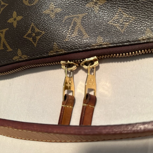 Louis Vuitton - Picture 4 of 15